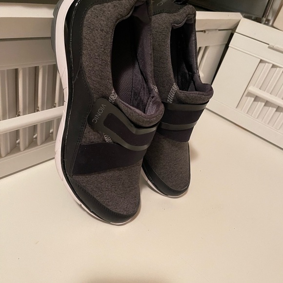Vionic new gray and black sport ladies shoes are new no box - Picture 12 of 12